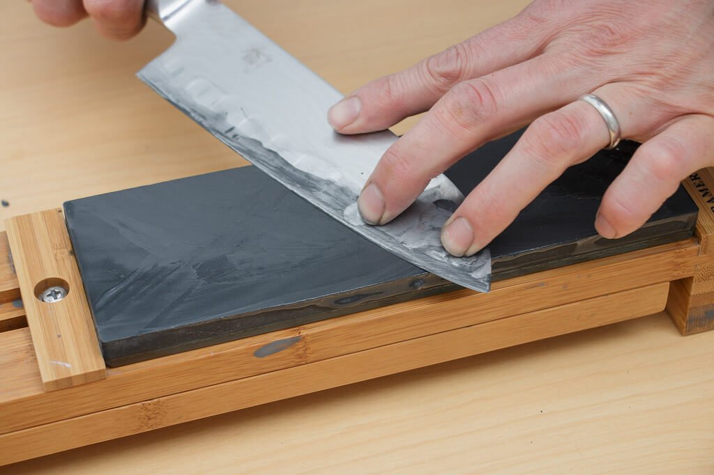 Knife sharpening whetstone